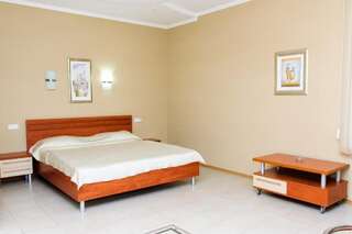 Гостиница Виста Феодосия Люкс с кроватью размера «king-size»-1